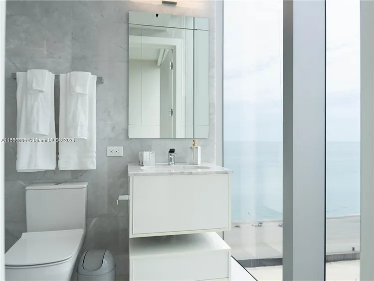 Turnberry Ocean Club Residences #1104 image #15