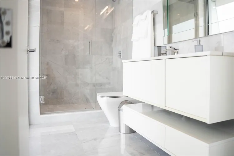 Turnberry Ocean Club Residences #1104 image #16