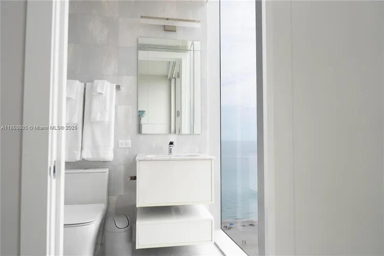 Turnberry Ocean Club Residences #1104 image #17