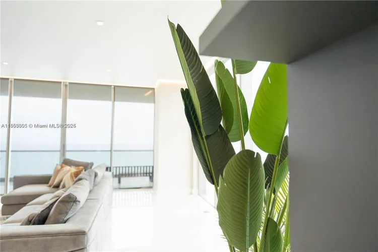 Turnberry Ocean Club Residences #1104 image #7