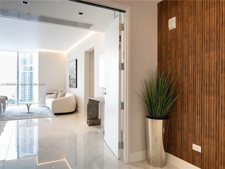 Turnberry Ocean Club Residences #1104 image #8
