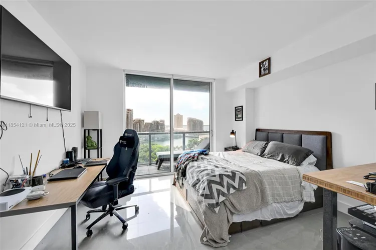 500 Brickell #1401 image #17