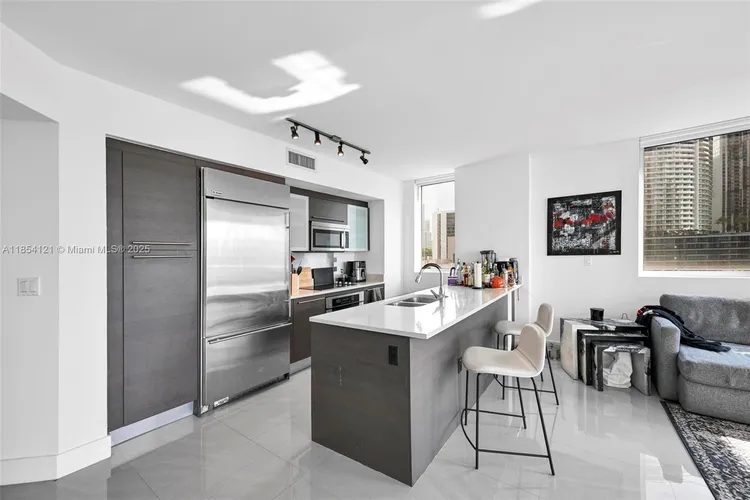 500 Brickell #1401 image #8