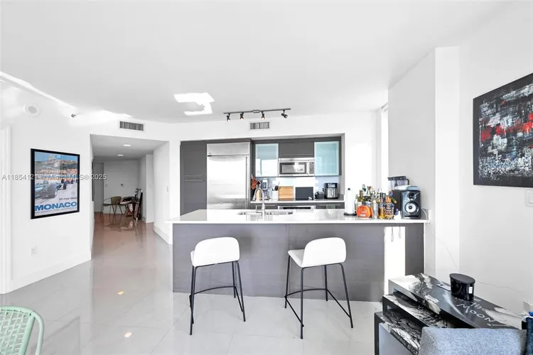 500 Brickell #1401 image #9
