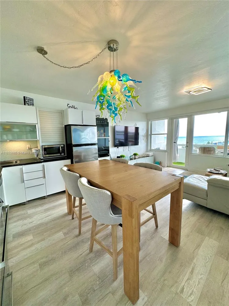 Hollywood Towers #1011 image #10