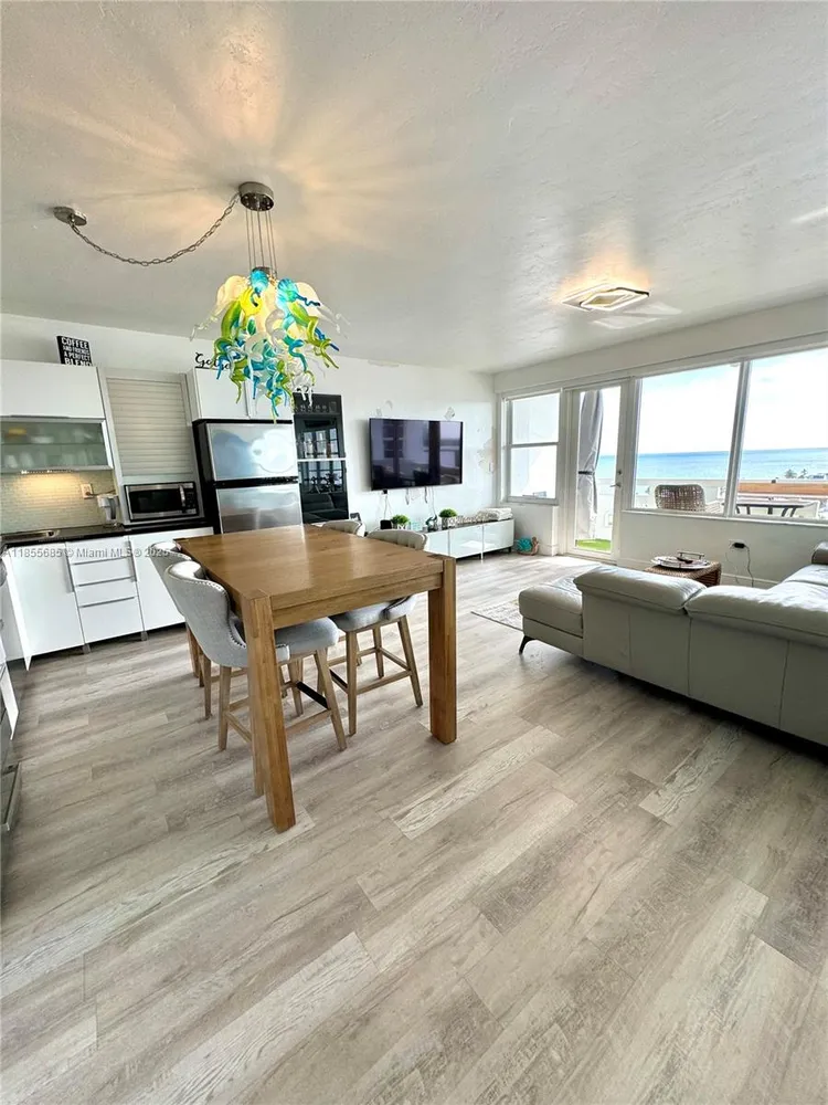 Hollywood Towers #1011 image #12