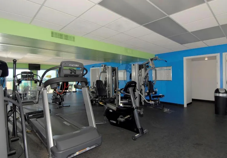 Hollywood Towers #1011 image #16