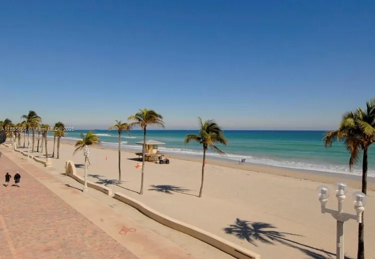 Hollywood Towers #1011 image #18