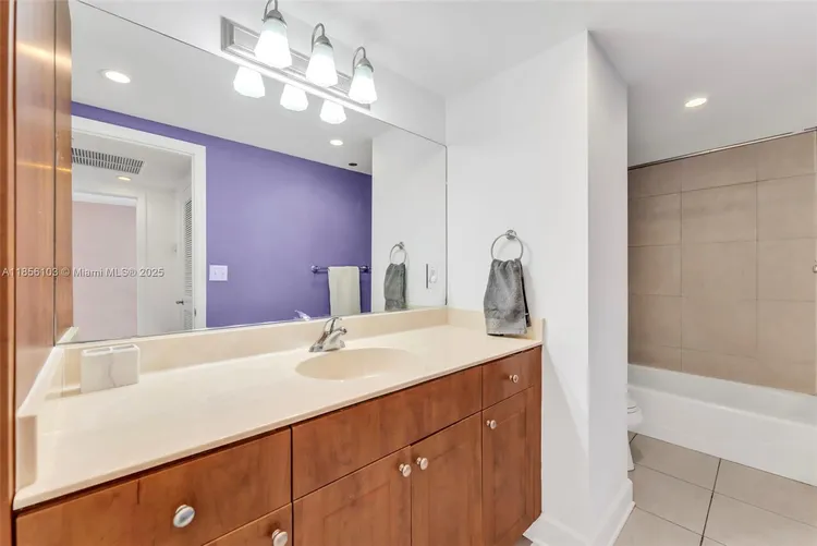 401 Blu Condo #406 image #11