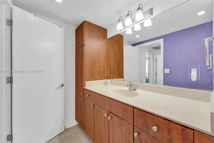 401 Blu Condo #406 image #12