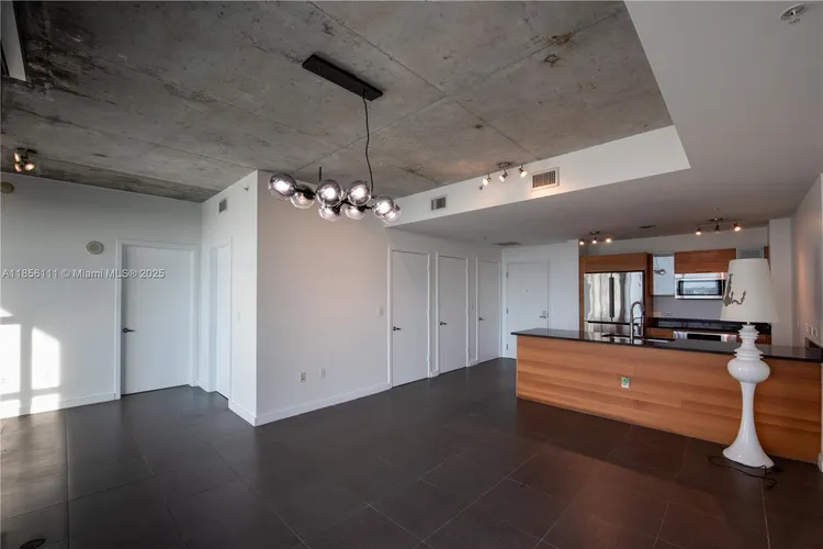 Midtown 4 #H1413 image #6