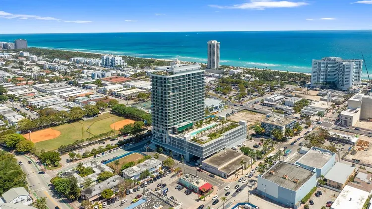 72 Park #704 image #17