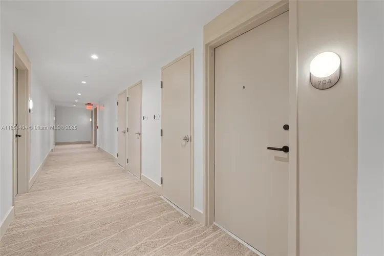 72 Park #704 image #19