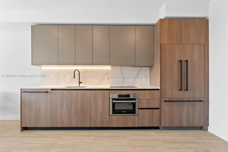 72 Park #704 image #21