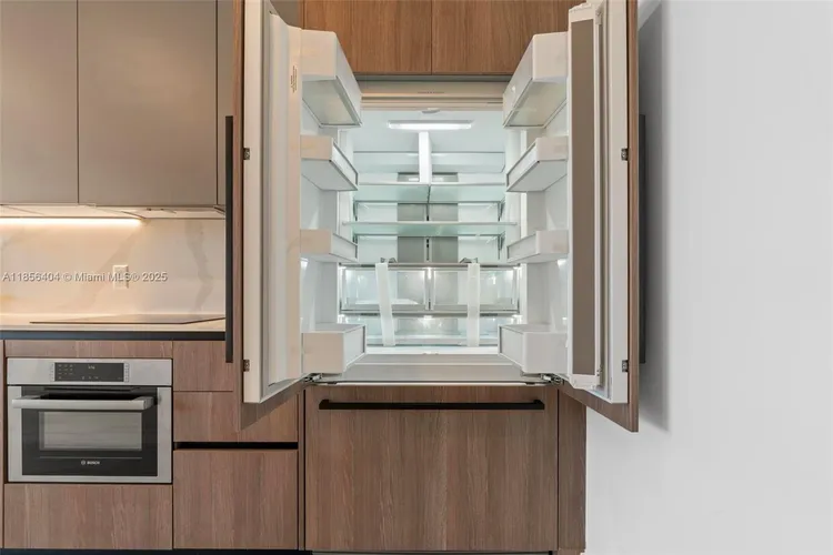 72 Park #704 image #23