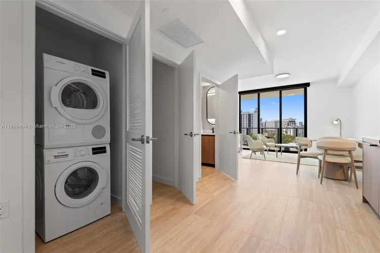 72 Park #704 image #25