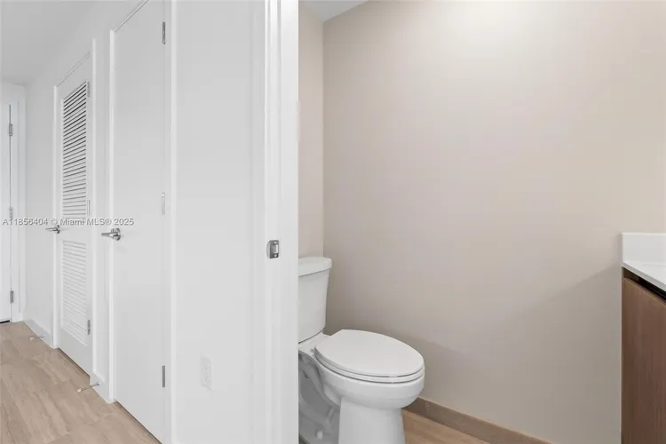 72 Park #704 image #27