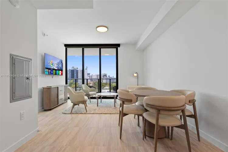 72 Park #704 image #29