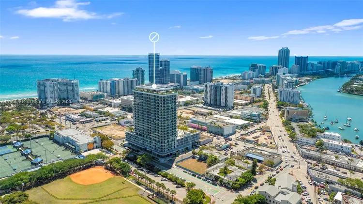 72 Park #704 image #31