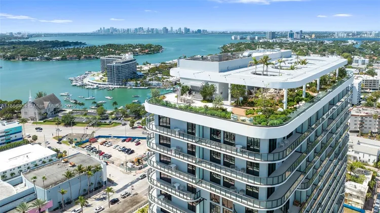 72 Park #704 image #34