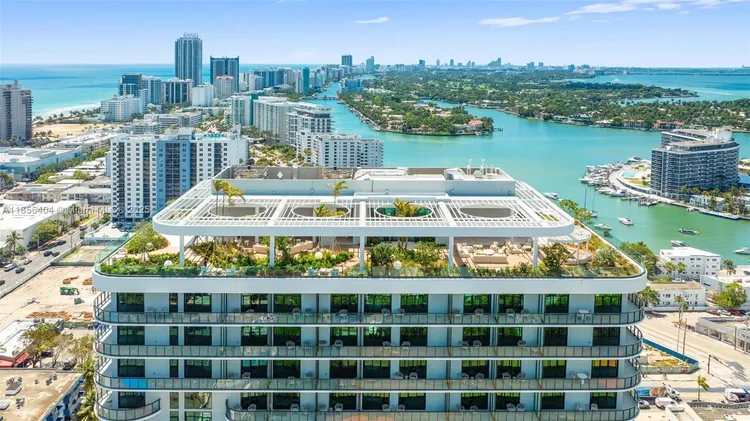 72 Park #704 image #36