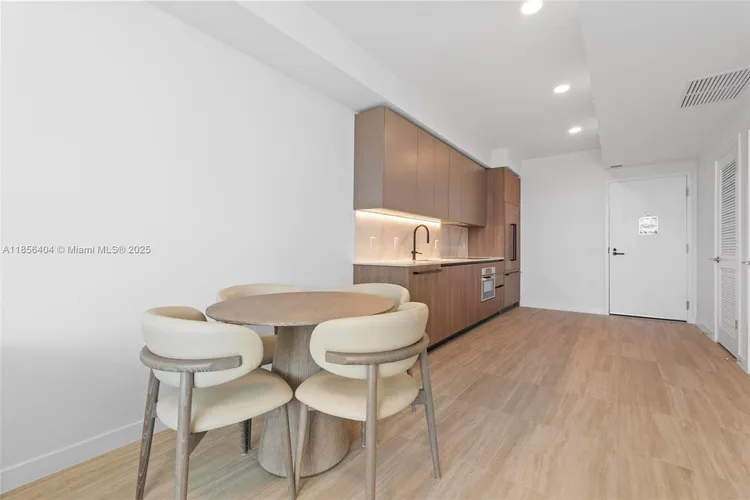 72 Park #704 image #7