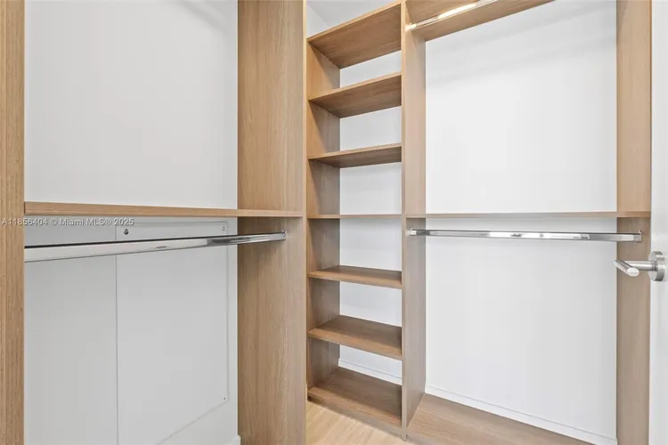 72 Park #704 image #8