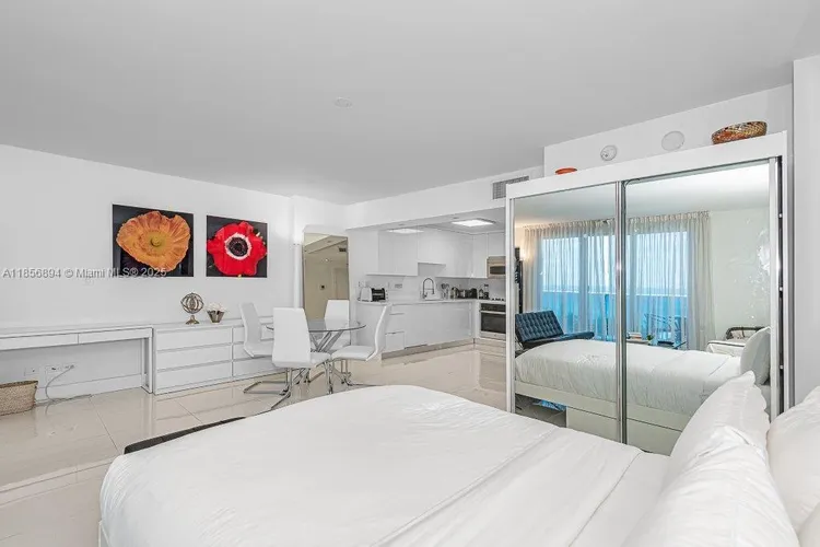 Roney Palace #841 image #12