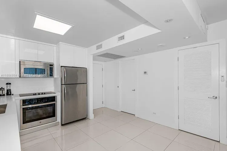 Roney Palace #841 image #17