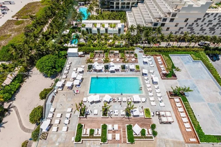 Roney Palace #841 image #28