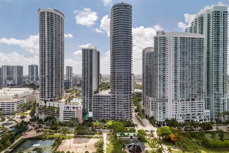 Aria on the Bay #1912 image #17