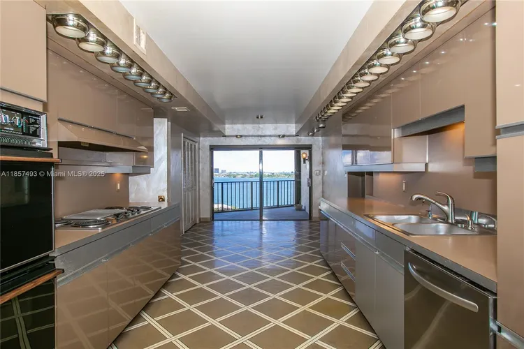 Cricket Club Miami #1803 image #9