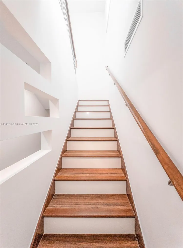 Avanti Miami Beach #163-5 image #10