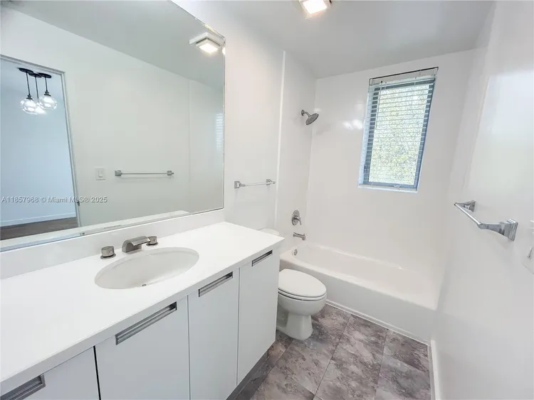 Avanti Miami Beach #163-5 image #15