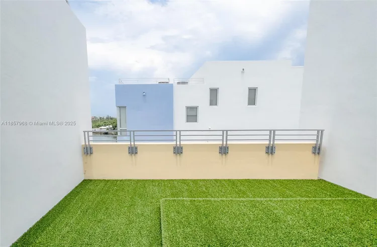 Avanti Miami Beach #163-5 image #16