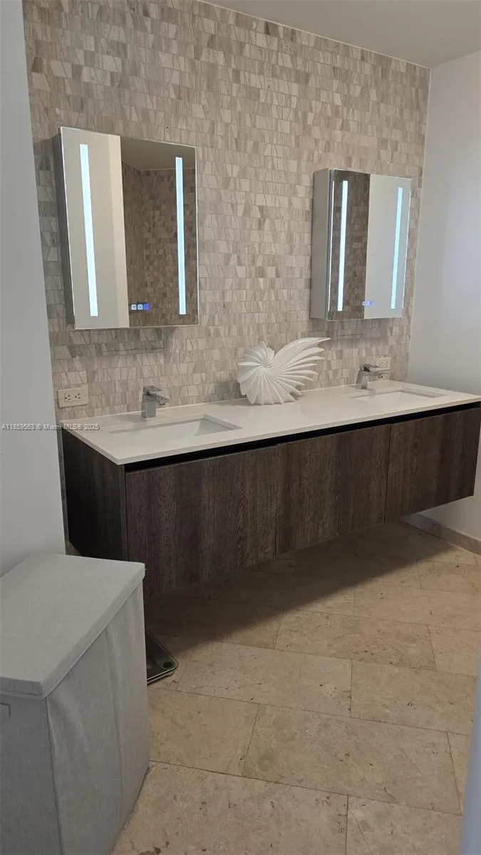 Reach Brickell City Centre #2412 image #19