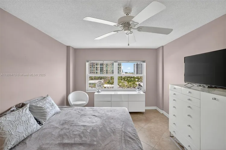 Lauderdale Tower #K8 image #32