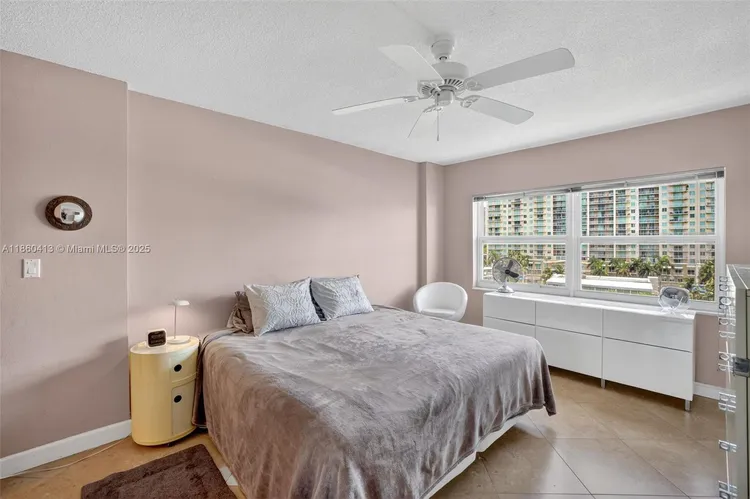 Lauderdale Tower #K8 image #33