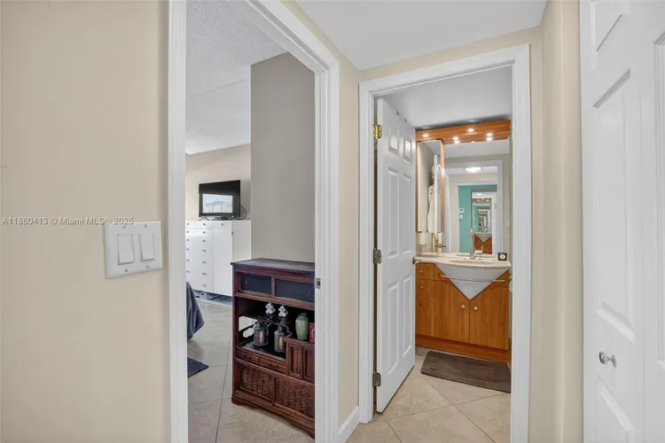 Lauderdale Tower #K8 image #35