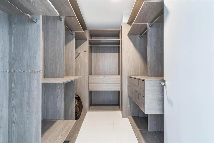 Paramount Miami Worldcenter #3301 image #10