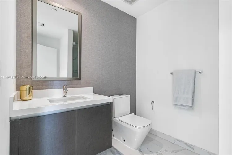 Paramount Miami Worldcenter #3301 image #16