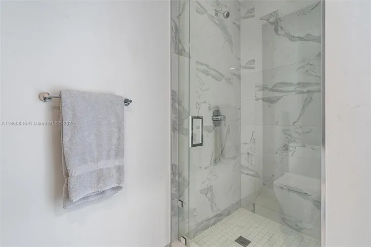 Paramount Miami Worldcenter #3301 image #17