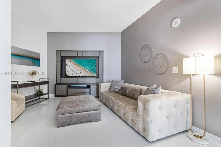 Paramount Miami Worldcenter #3301 image #18