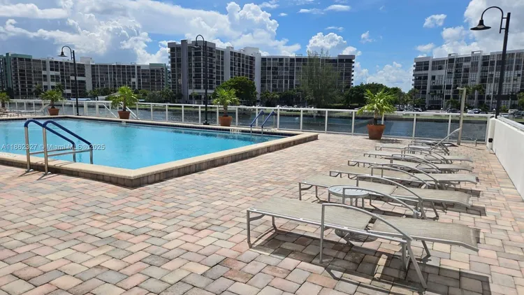 The Residences On Hollywood Beach #108 image #23