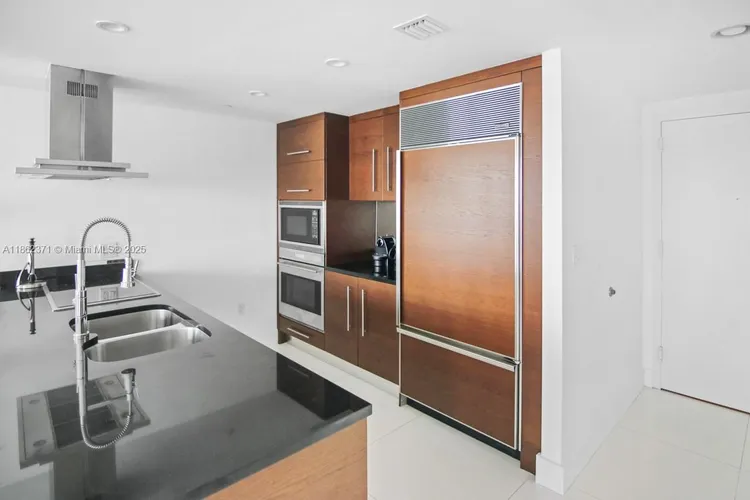 Icon Brickell II #5609 image #10