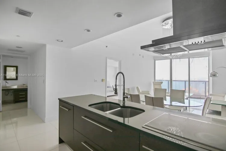 Icon Brickell II #5609 image #11