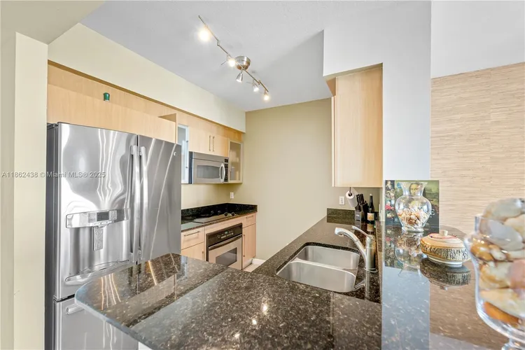 One Miami #1918 image #17