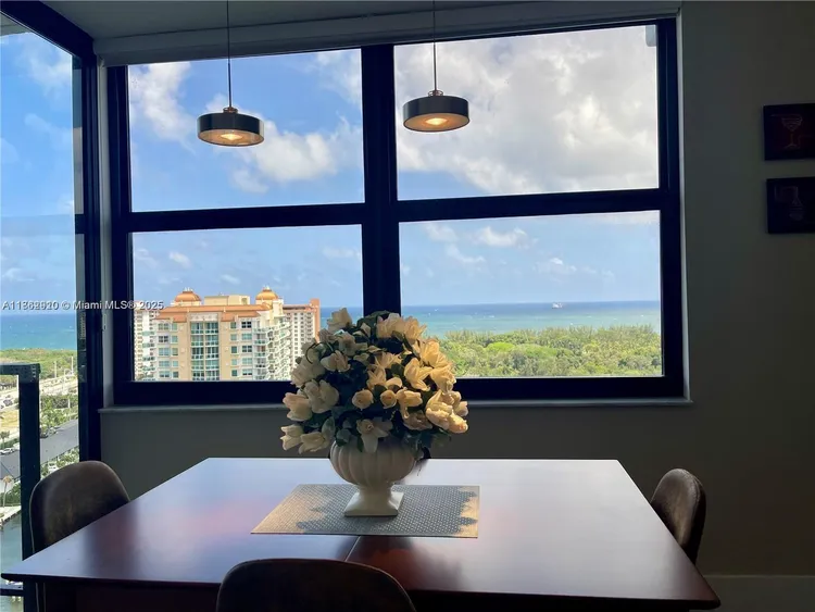 The Corinthian #20E image #14