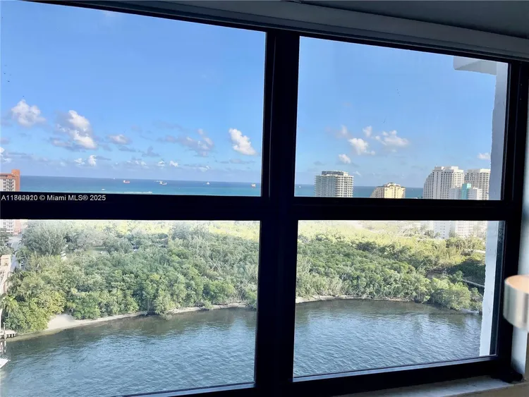 The Corinthian #20E image #15