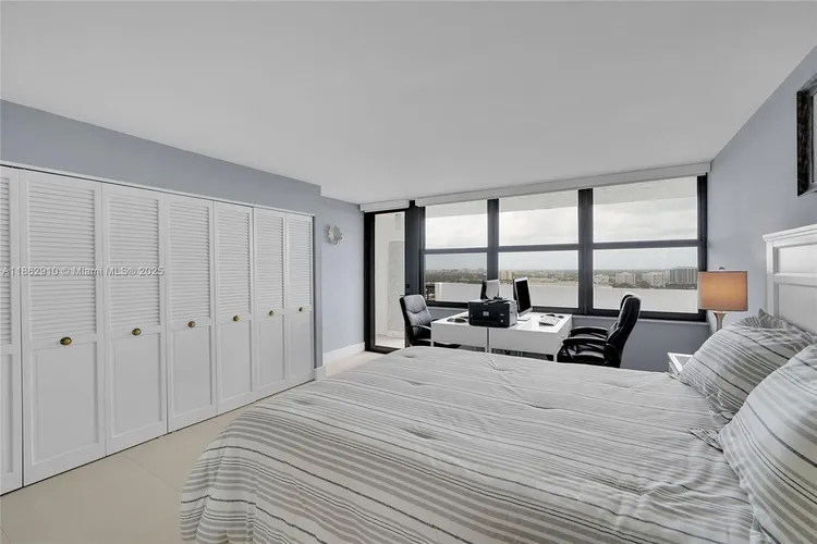 The Corinthian #20E image #17